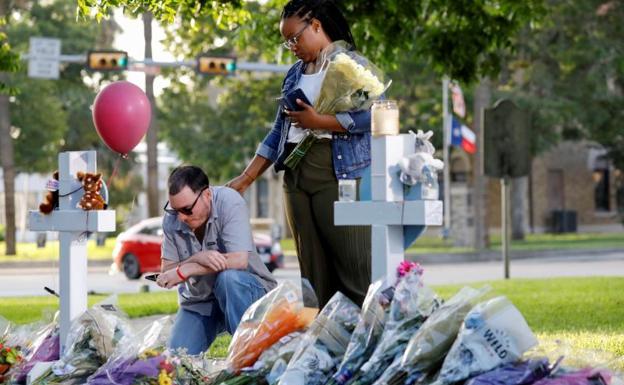 La Policía de Texas admite que fue un error no entrar antes en la escuela