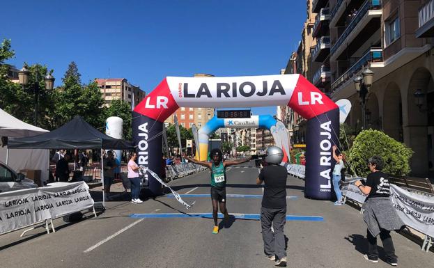 Biruk Rubio y Silvia Alonso imponen su ritmo en el 11K