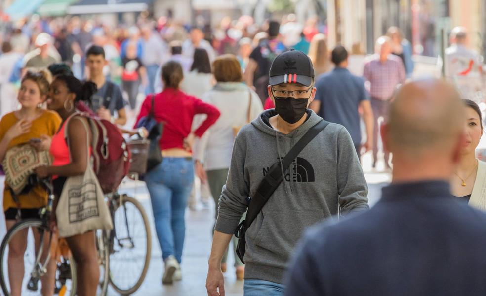 La pandemia deja atrás el pico de la séptima ola