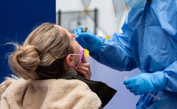 Las pruebas COVID se trasladan al salón de actos del hospital San Pedro y los centros de salud