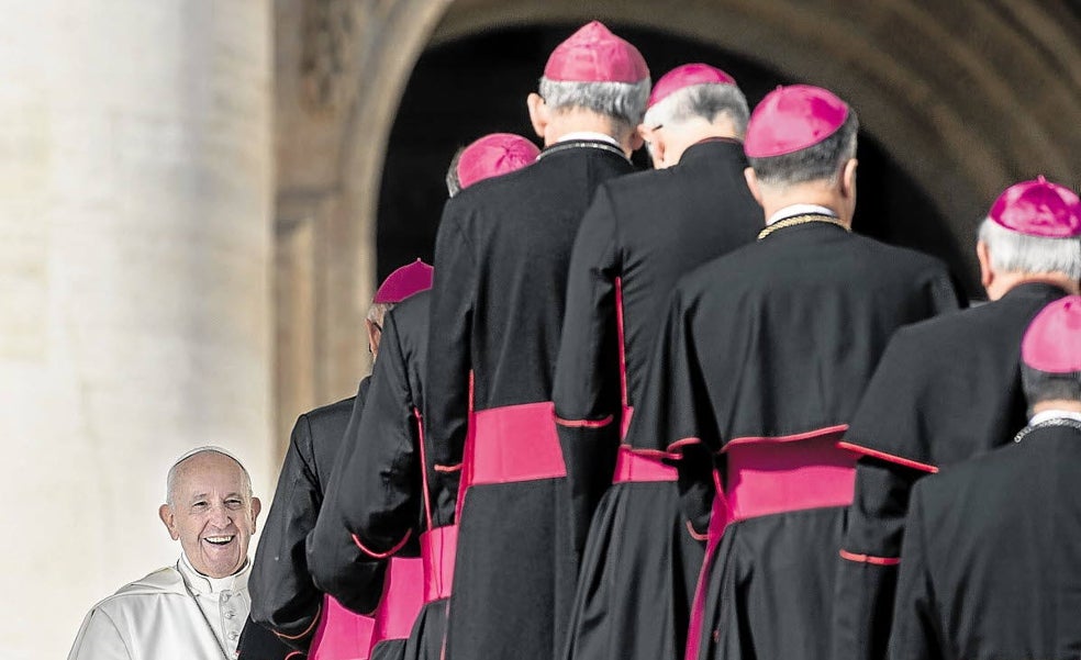 Los obispos estudiarán el sacerdocio femenino y el celibato