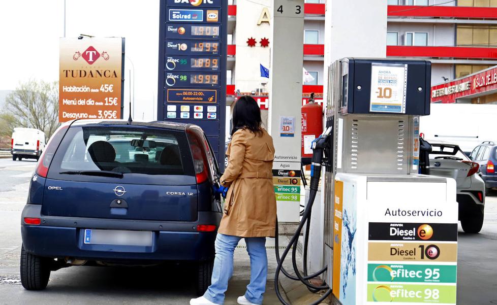 El petróleo, anclado en los 120 dólares por barril, anticipa más subidas de combustibles