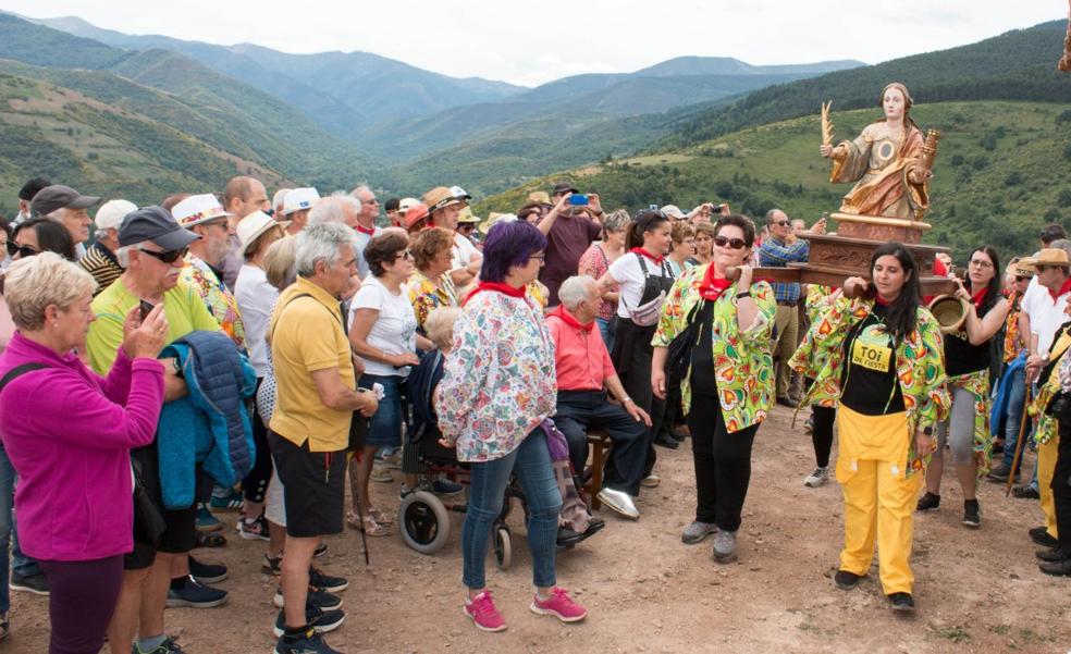 La romería a la ermita de Santa Bárbara centró la penúltima jornada festiva