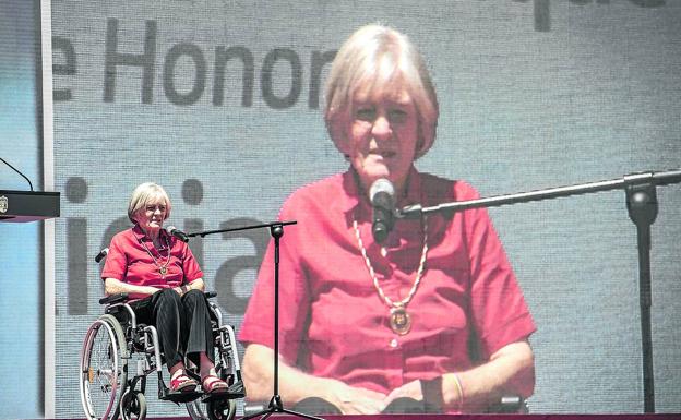 «Tendríamos que hablar de la democracia igual que hablamos de fútbol»