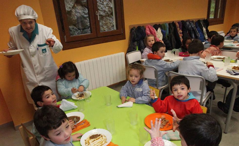 Comedores en colegios e institutos en 2030 para acabar con la obesidad infantil