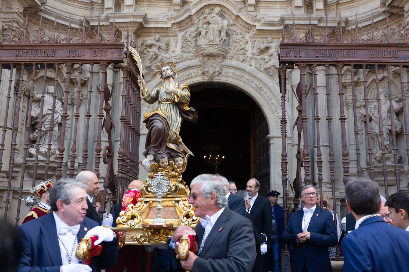 Los ecos de la pandemia marcan los tradicionales banderazos de San Bernabé