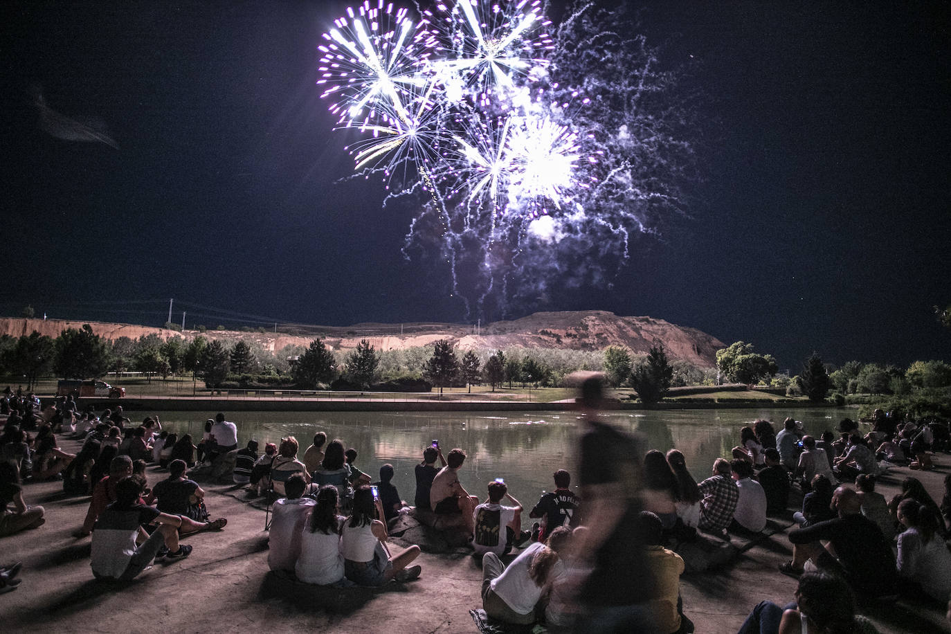 Fuegos artificiales en el parque de La Ribera