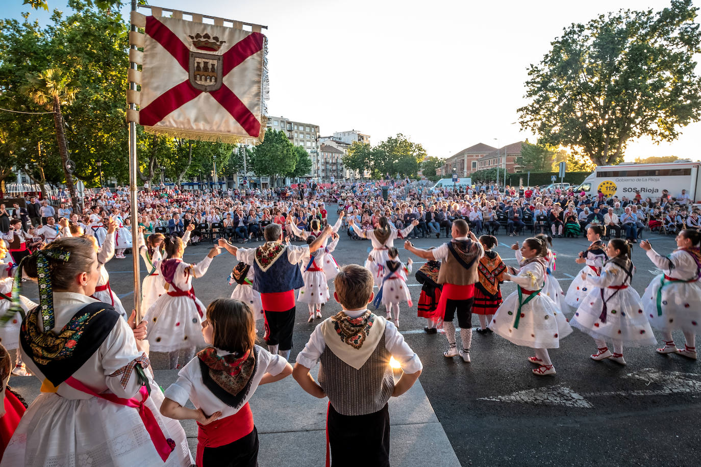 Ofrenda floral por San Bernabé
