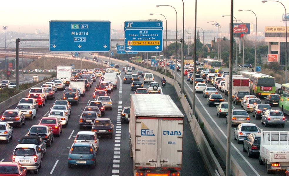 Empresas y trabajadores tendrán que pactar formas de ir al trabajo que contaminen menos