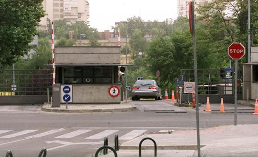 Un menor asalta el mayor centro policial de España y roba dos pistolas