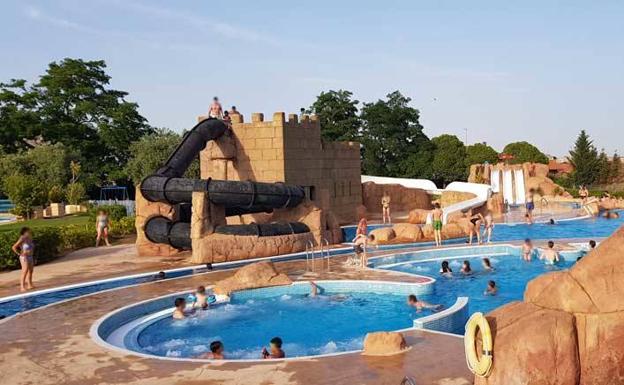 Toboganes, trenes y cuentos para huir del calor