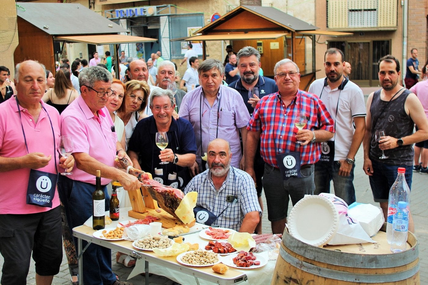 Miles de catadores brindan en la calle