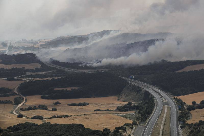 Los incendios provocaron el corte de la autovía Logroño-Pamplona, en las cercanías del Perdón y en Arróniz