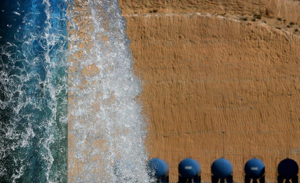 Agua desalada del Mediterráneo, ¿un antídoto para sortear
la sequía?