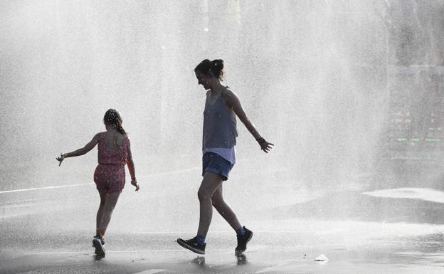 El verano, más seco y muy caluroso, comienza con temperaturas primaverales