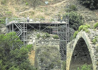 Las dovelas vuelven al arco de Mantible