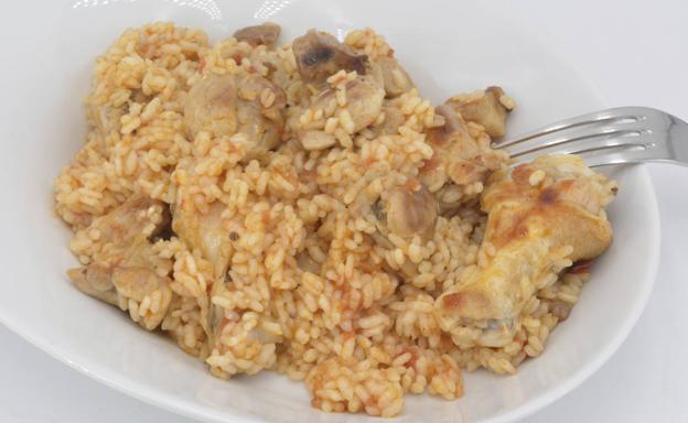 La receta de hoy de Javier Romero: arroz con pollo al ajillo
