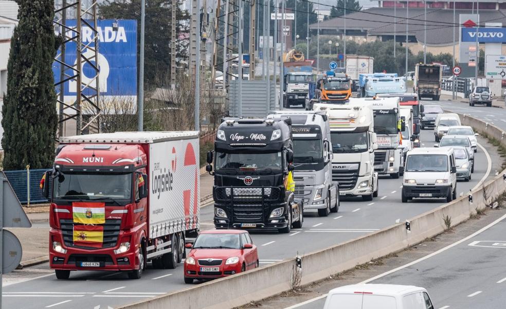 Los transportistas riojanos valoran parar de nuevo los motores