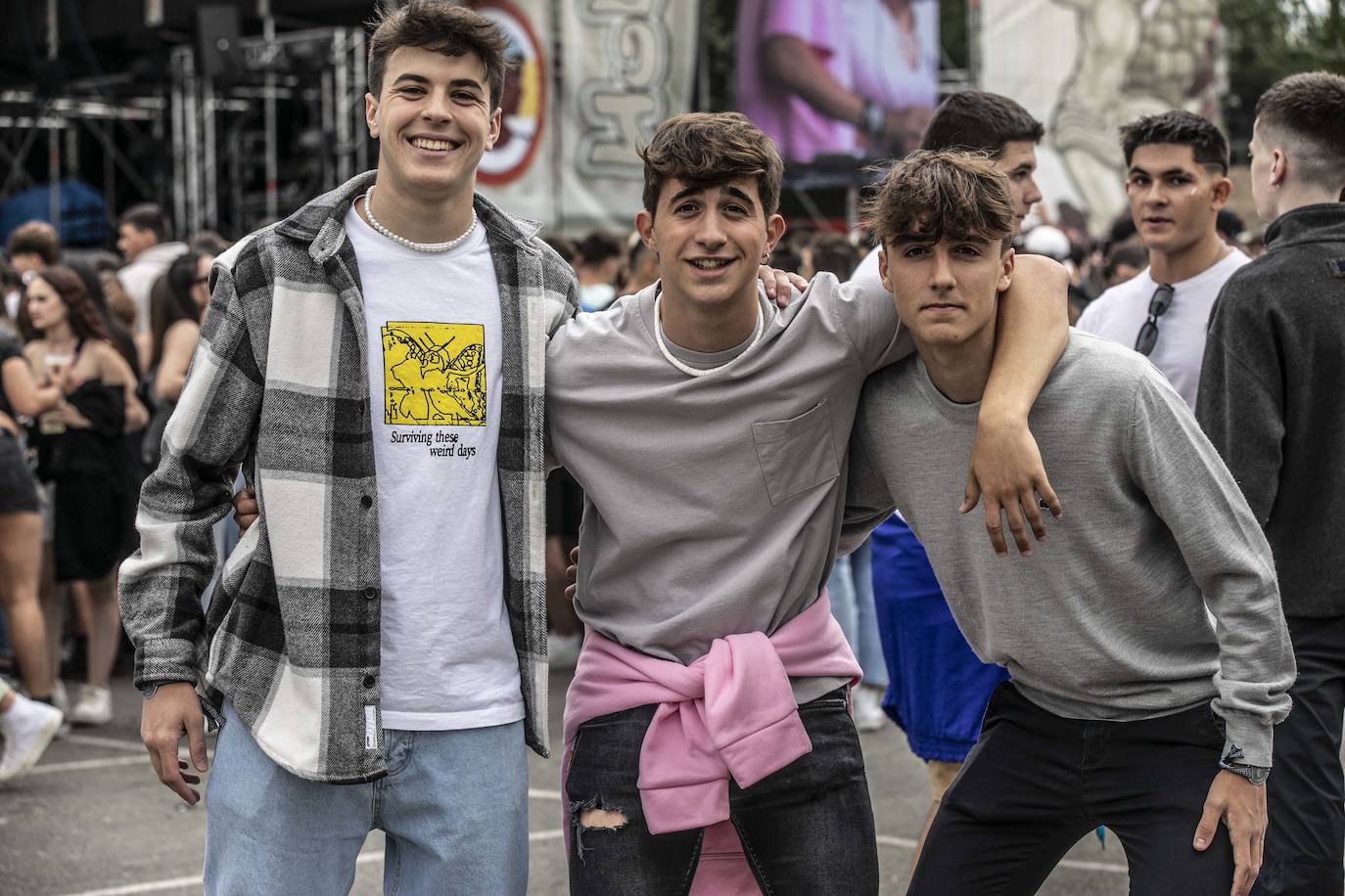 Los asistentes al Holika, preparados para que suene la música