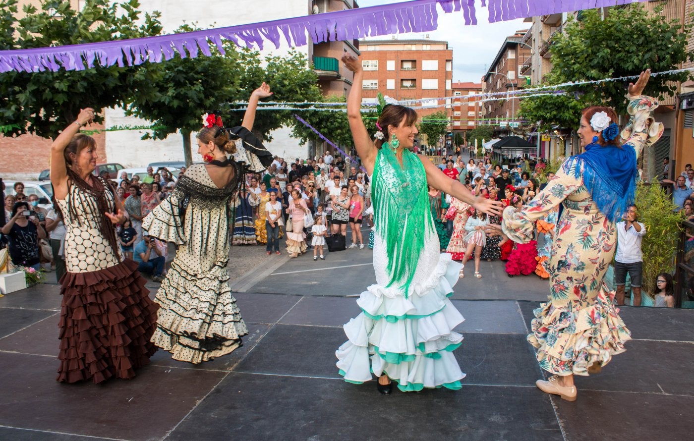 Santo Domingo bailó por sevillanas