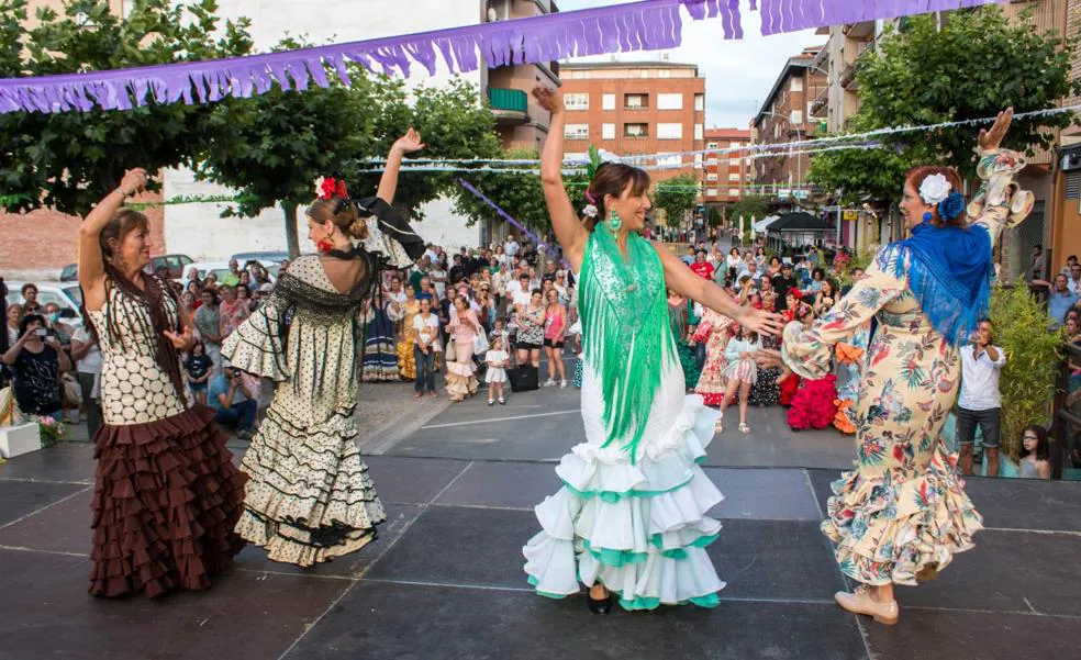 Santo Domingo bailó por sevillanas