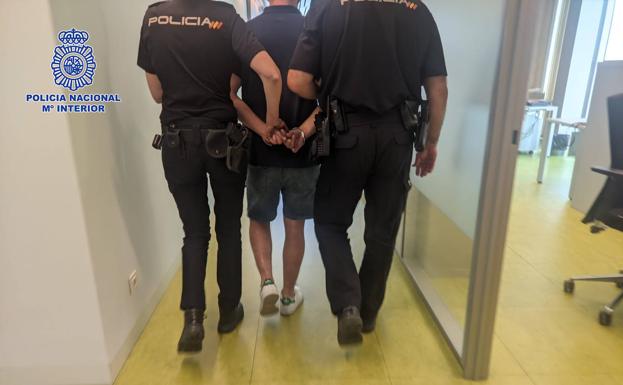 Detenido por estafar 6.000 euros a un logroñés a quien robó sus datos bancarios