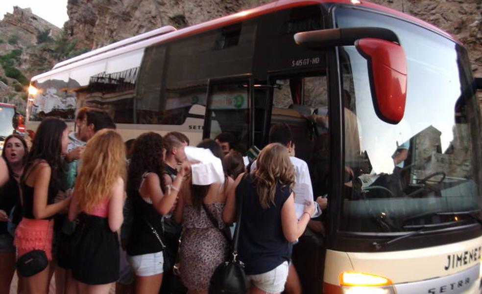 El servicio 'Voy y vengo a fiestas' vuelve este verano con autobuses a seis destinos