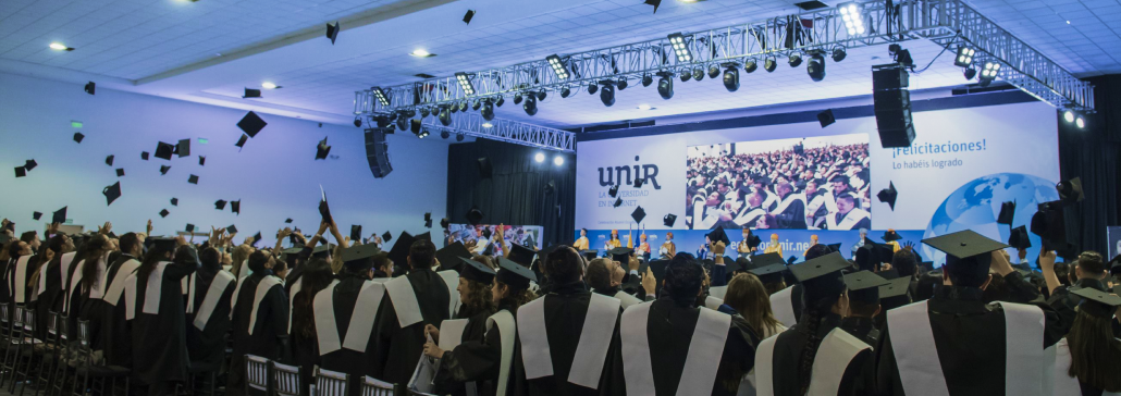 Miles de estudiantes de UNIR se reúnen en Quito para celebrar el final de sus estudios