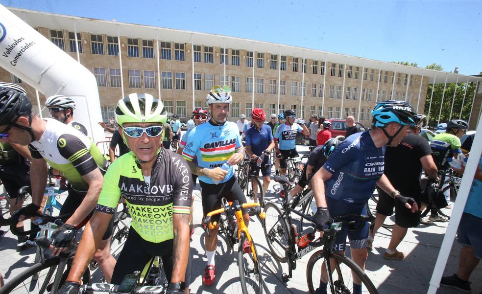 La marea ciclista tiñe el paisaje riojano