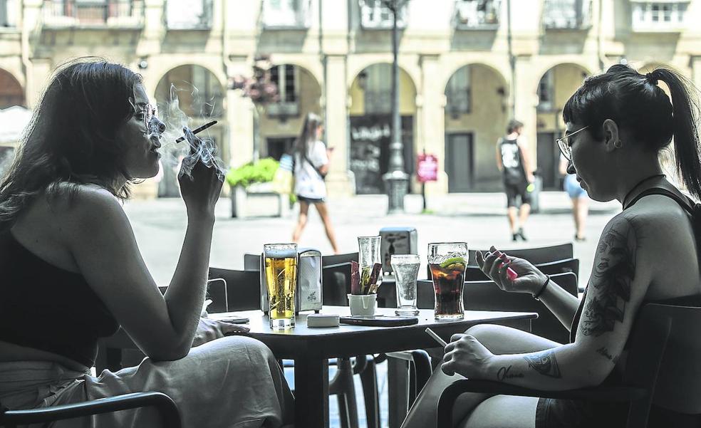 La hostelería riojana exige una normativa común sobre el consumo de tabaco en terrazas