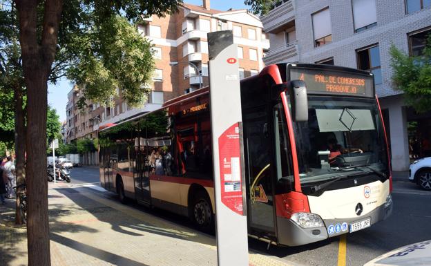 Cambiadas 32 paradas de autobús, buena parte de ellas para mejorar su accesibilidad