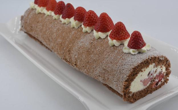 La receta de Javier Romero: brazo de chocolate con fresas