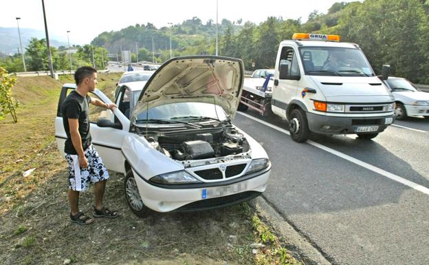 Las grúas riojanas de auxilio en carretera preparan un paro en plena operación salida