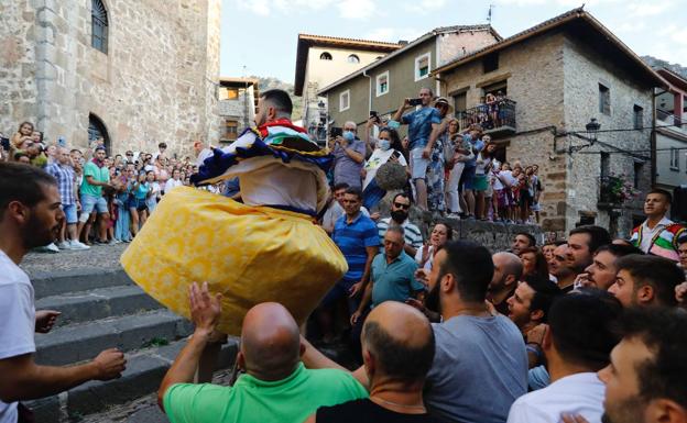 Los danzadores protagonizan la segunda jornada de las fiestas de la Magdalena de Anguiano