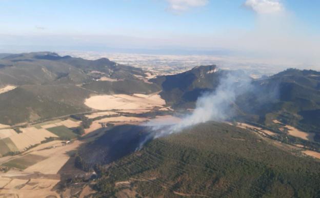 Medios riojanos colaboran en la extinción de un incendio en la localidad burgalesa de Orón