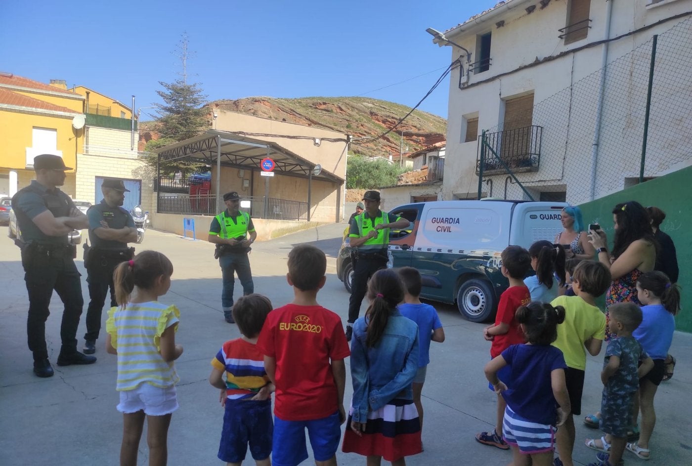 Trece niños, en la primera escuela de verano