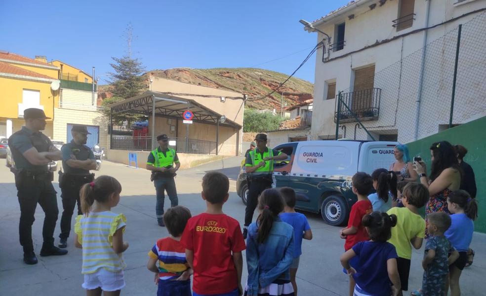 Trece niños, en la primera escuela de verano