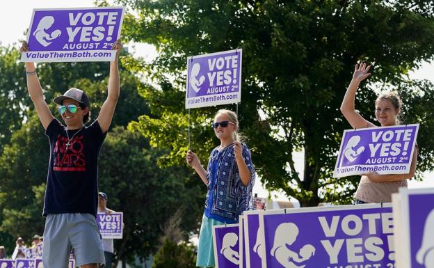 Kansas pone a prueba el derecho al aborto en EE UU