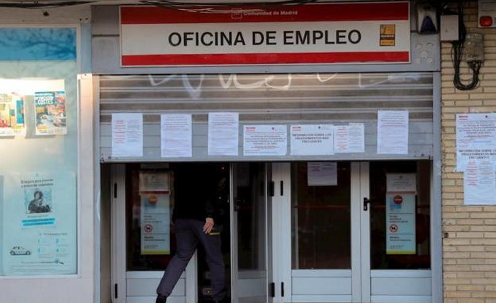 El empleo se frena bruscamente y sube el paro en el peor julio de la historia