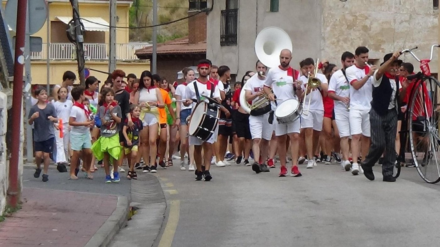 Las fiestas de Arnedillo comienzan con un homenaje a sus sanitarios