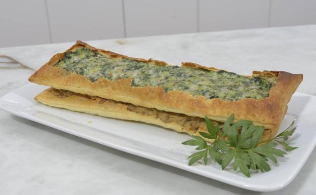 La receta de Javier Romero: lasaña de hojaldre con carne y espinacas