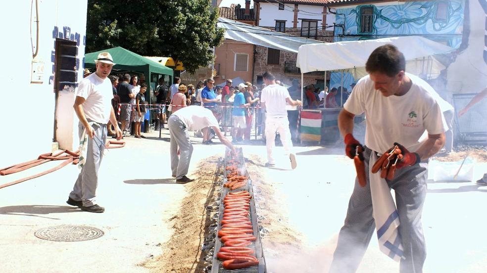 Camprovín repartió más de 2.000 raciones de chorizo