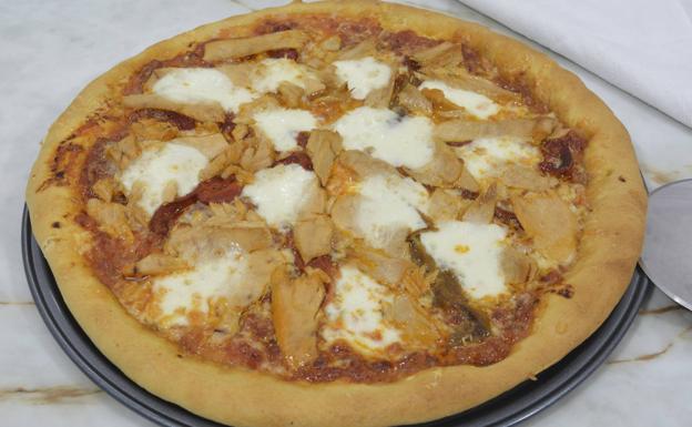 La receta de hoy de Javier Romero: pizza de atún con mozzarella y pimientos