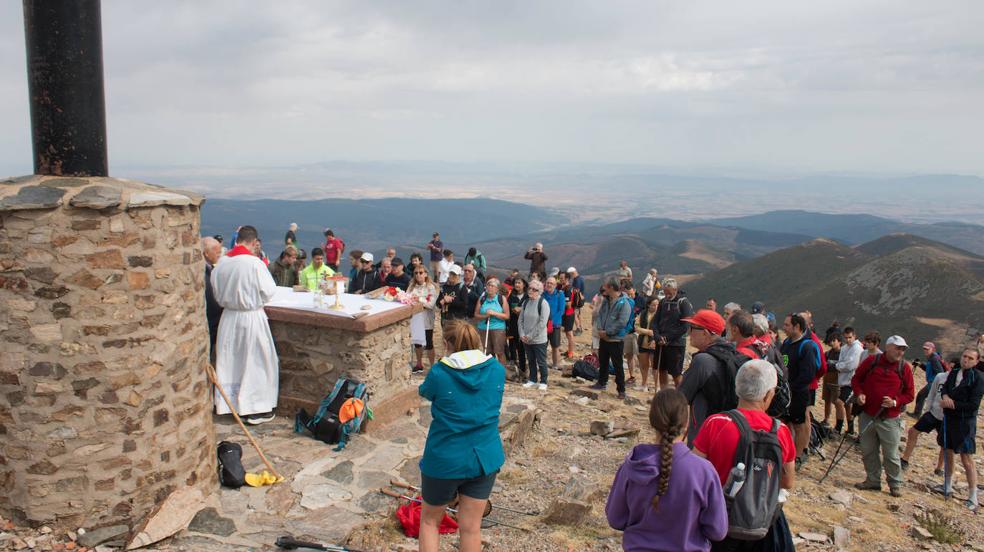 Fiestas de Ezcaray: La romería al pico San Lorenzo, techo riojano, y la misa y procesión en la villa