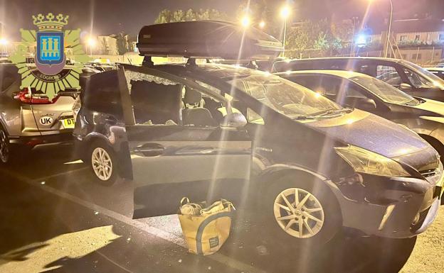 Dos detenidos por robar en el interior de varios coches en el aparcamiento del Revellín