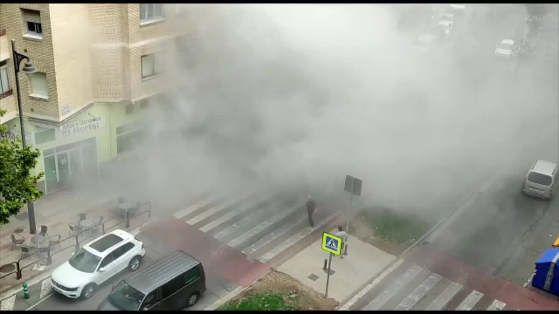 El humo de un coche provoca un gran susto en Carmen Medrano