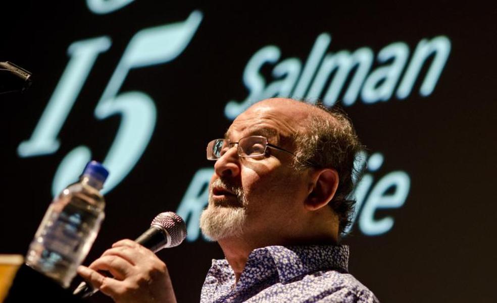 La prensa iraní aplaude el intento de asesinato contra Rushdie