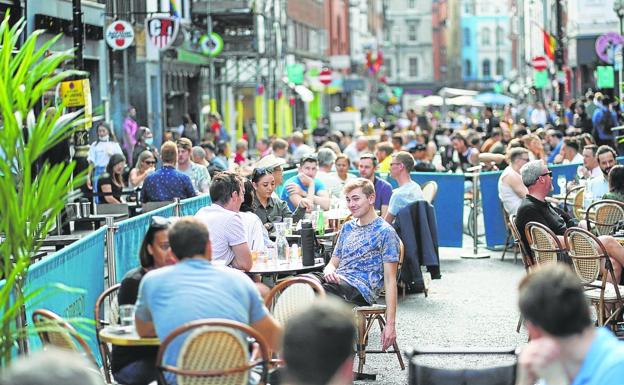 Diez abusos en las terrazas de los bares y restaurantes a tener en cuenta este verano