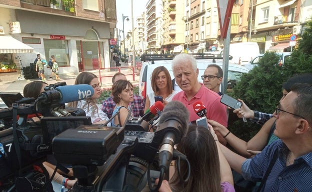 Hermoso destaca que, con actuaciones como la de Murrieta, «se beneficia a la gente que camina»