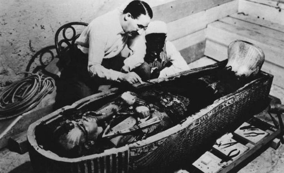 Howard Carter saqueó el tesoro funerario de Tutankamón